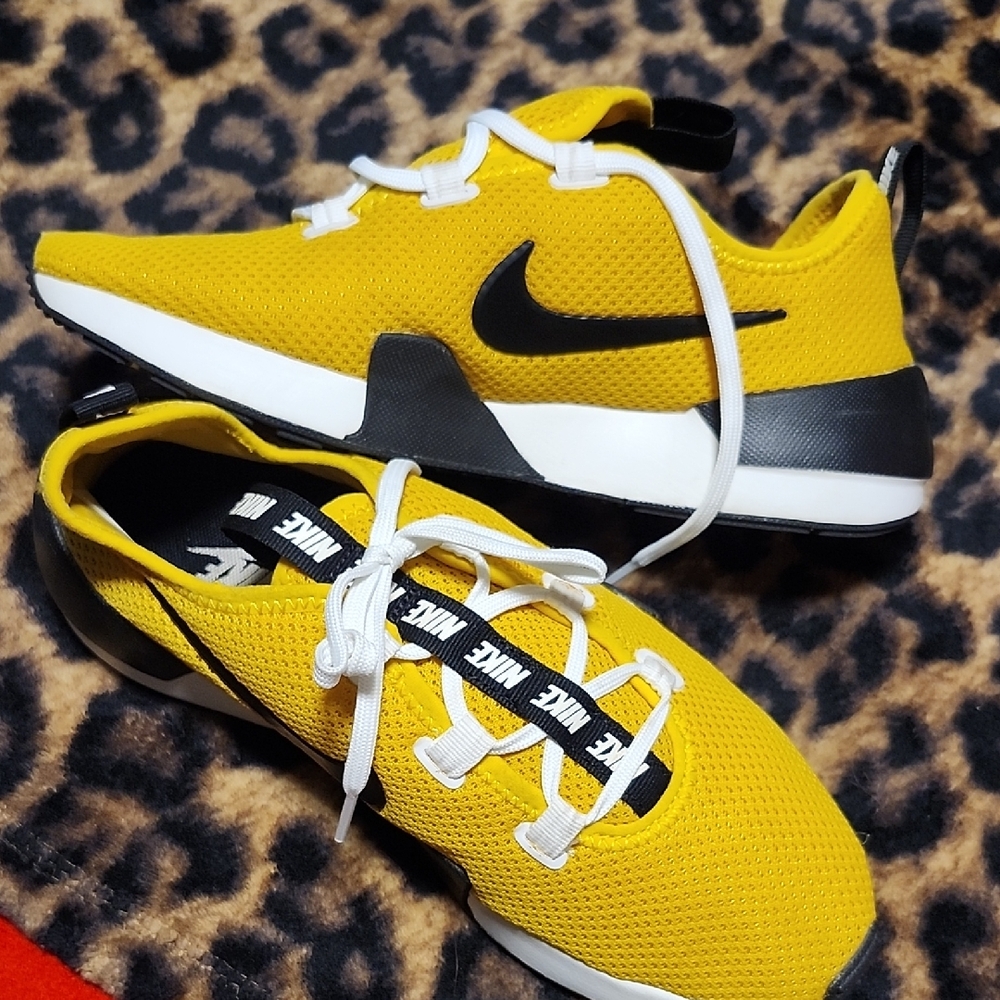 Nike Womens Black and Yellow Sneakers